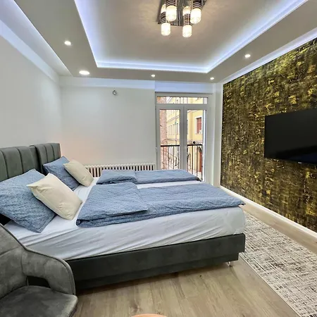 Center Apartment *