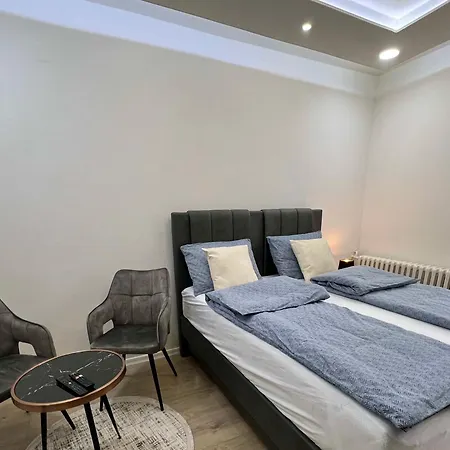 Center Apartment *